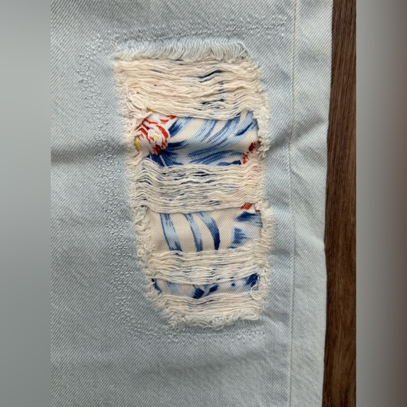 NWT Levi's 501 Cotton Ripped Tapered Juniors Women Jeans Size 24x28 - Picture 3 of 9